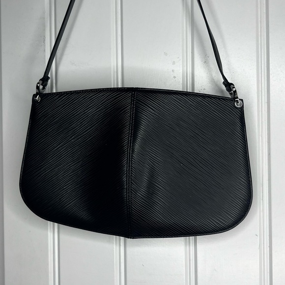 🔥fire sale🔥Authentic✨LV✨Demi Lune Pochette Epi Leather Black - Picture 2 of 9